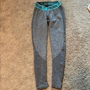 Gym shark leggings